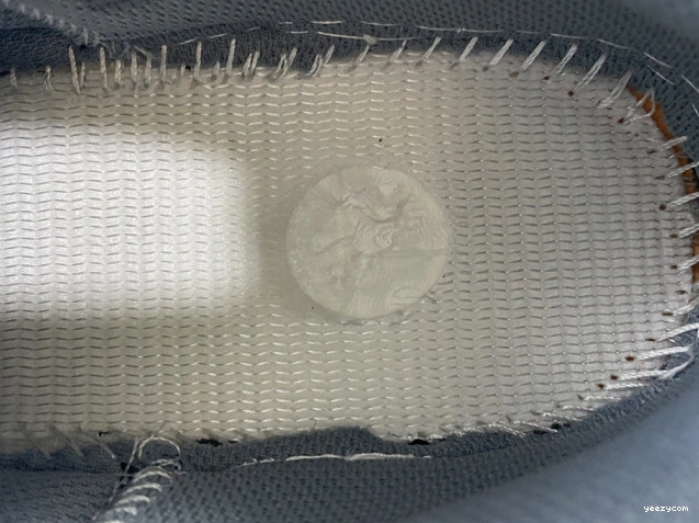 V2 Yeezy Boost 700 Sun GW0296 Adidas 1120